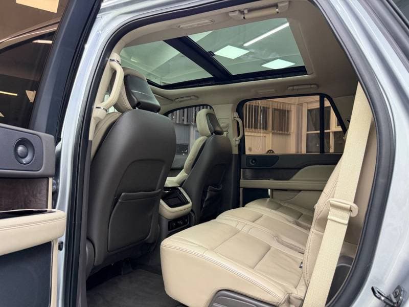 2022 Lincoln Navigator thumbnail 10