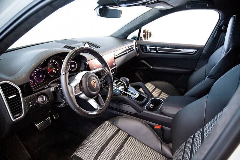 2023 Porsche Cayenne thumbnail 6