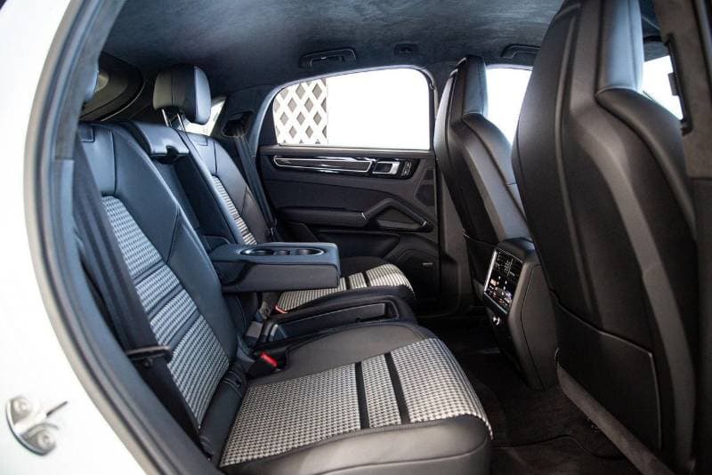 2023 Porsche Cayenne thumbnail 10