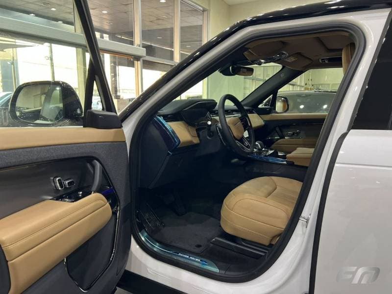 2026 Land Rover Range Rover Sport thumbnail 4