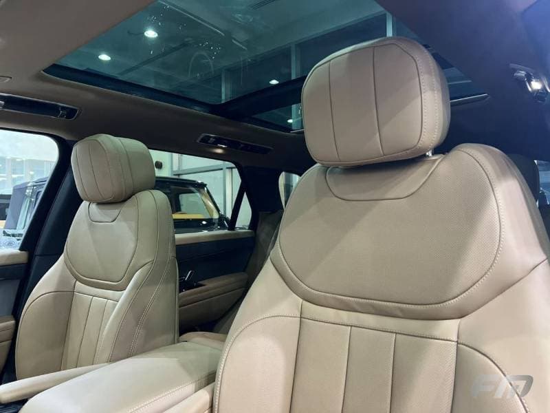 2026 Land Rover Range Rover Sport thumbnail 9