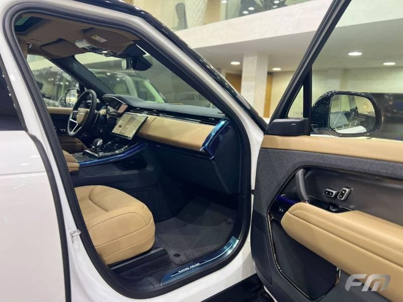 2026 Land Rover Range Rover Sport thumbnail 7