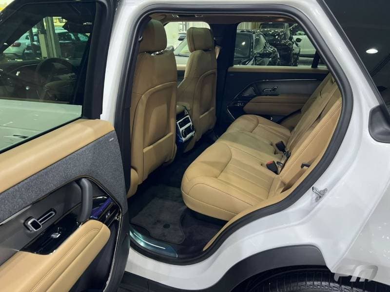2026 Land Rover Range Rover Sport thumbnail 10
