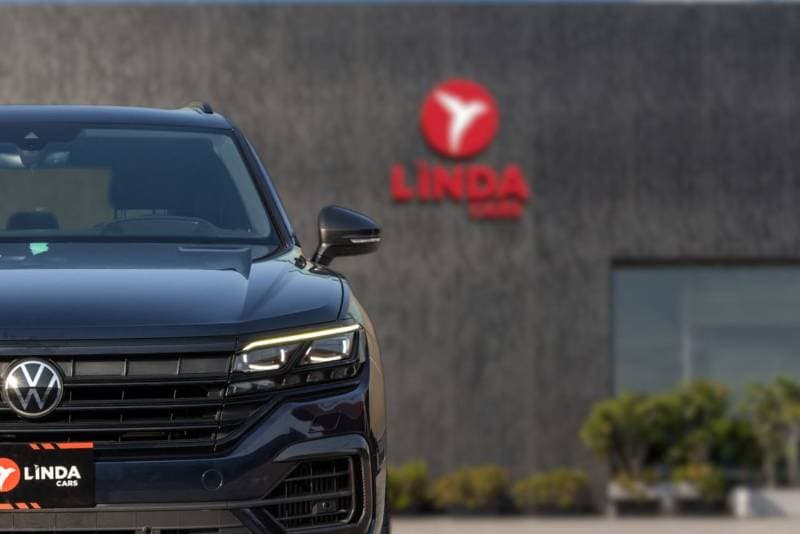 2023 Volkswagen Touareg thumbnail 3