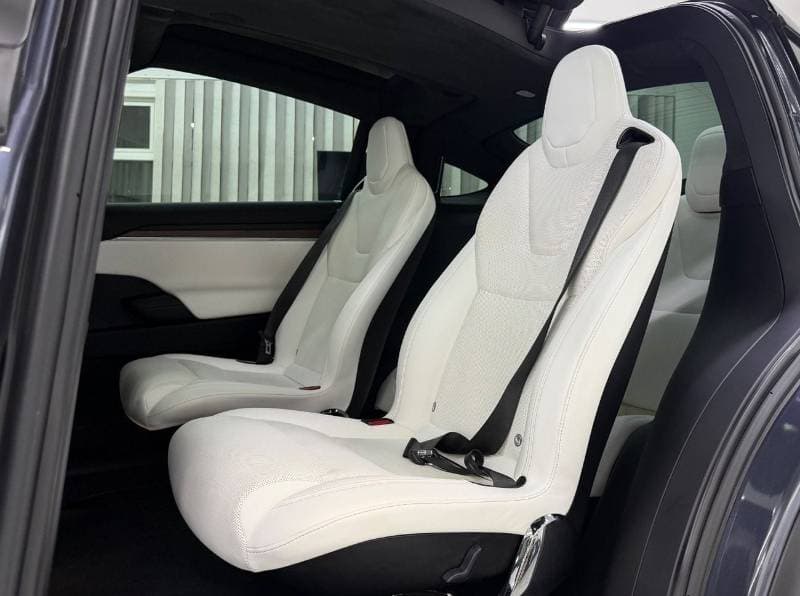 2023 Tesla Model X thumbnail 10
