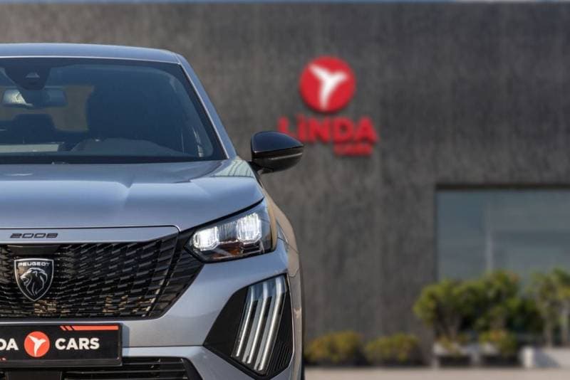 2025 Peugeot 2008 thumbnail 3