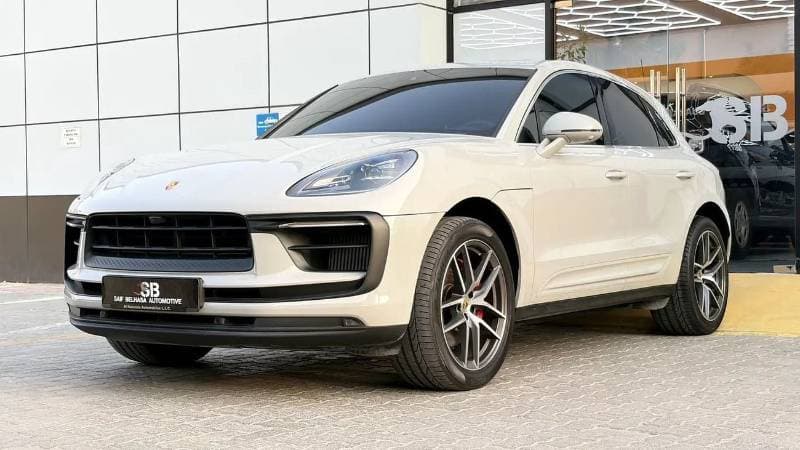 2023 Porsche Macan thumbnail 3