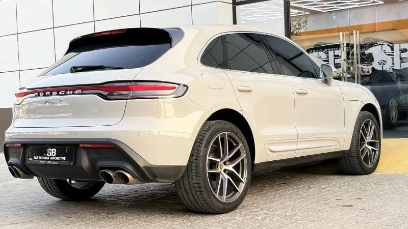 2023 Porsche Macan thumbnail 7