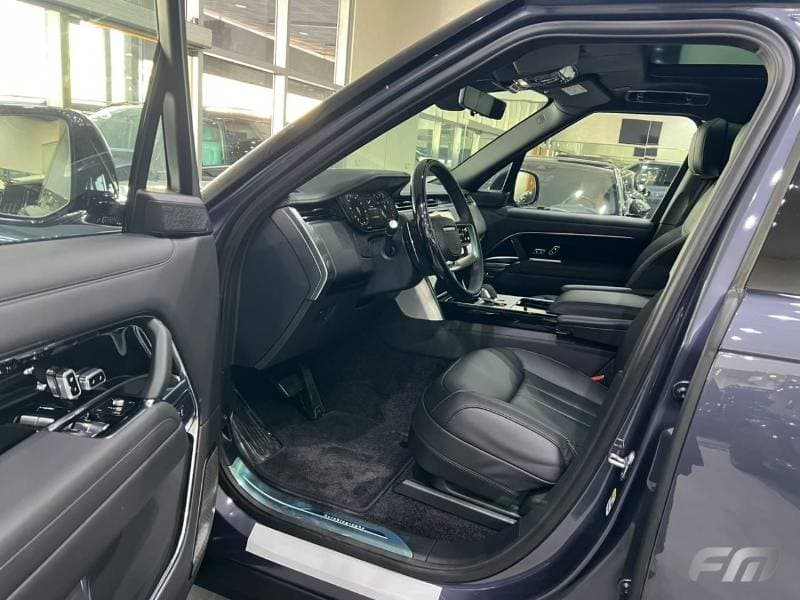 2026 Land Rover Range Rover thumbnail 4