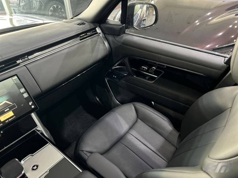 2026 Land Rover Range Rover thumbnail 8