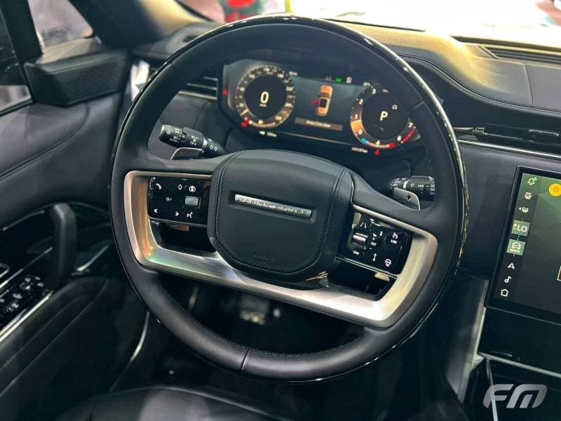 2026 Land Rover Range Rover thumbnail 6