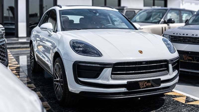 2024 Porsche Macan thumbnail 3