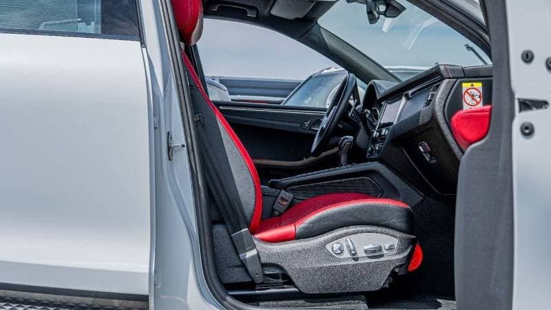 2024 Porsche Macan thumbnail 8