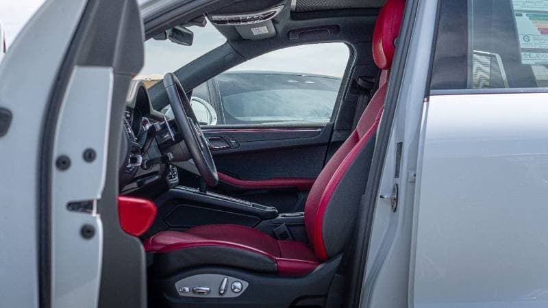 2024 Porsche Macan thumbnail 7