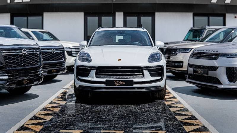 2024 Porsche Macan thumbnail 2