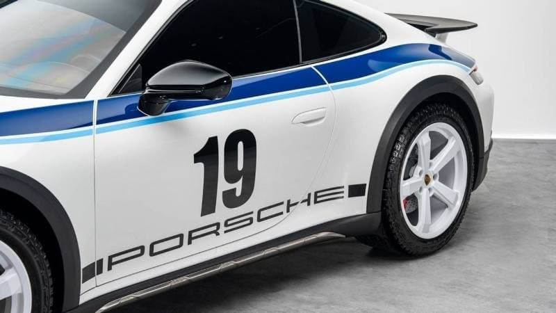 2023 Porsche 911 thumbnail 6