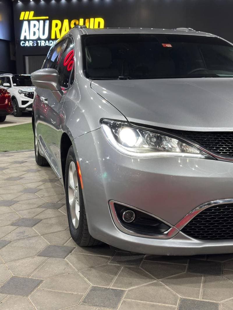 2018 Chrysler Pacifica thumbnail 9