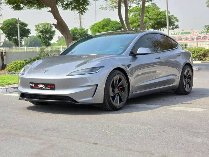 2025 Tesla Model 3 thumbnail 2