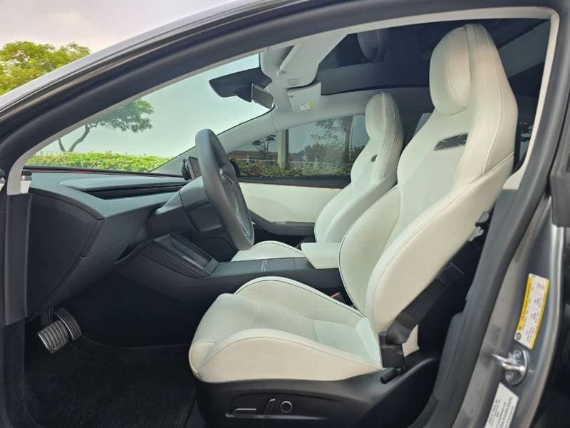 2025 Tesla Model 3 thumbnail 4