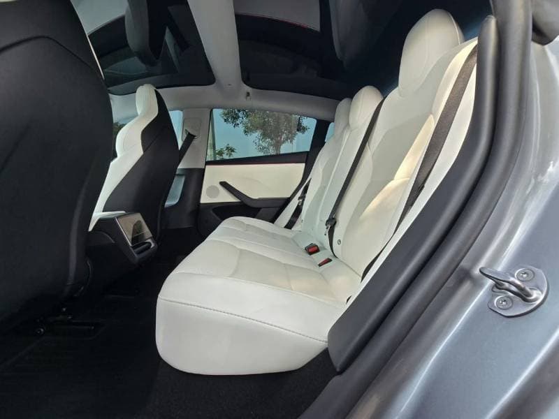 2025 Tesla Model 3 thumbnail 8