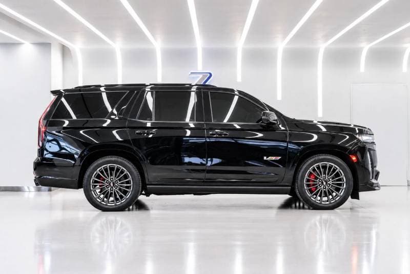 2023 Cadillac Escalade thumbnail 4