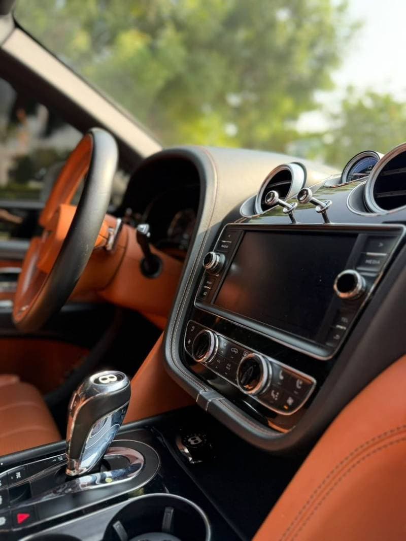 2017 Bentley Bentayga thumbnail 8