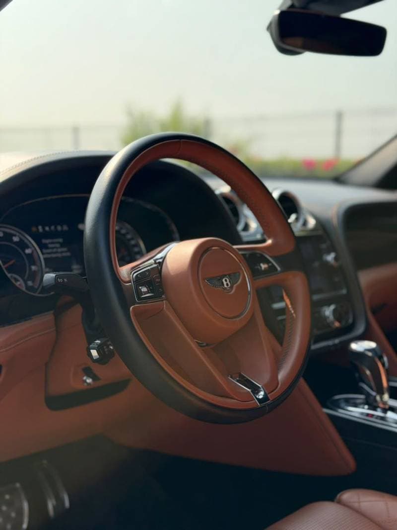 2017 Bentley Bentayga thumbnail 4