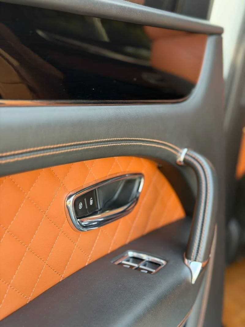 2017 Bentley Bentayga thumbnail 6
