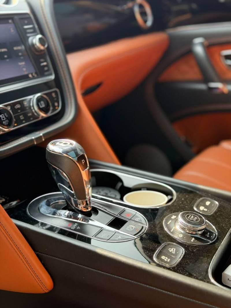 2017 Bentley Bentayga thumbnail 7
