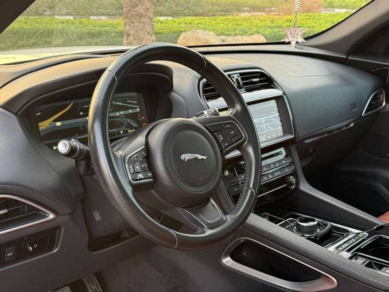 2017 Jaguar F-PACE thumbnail 9