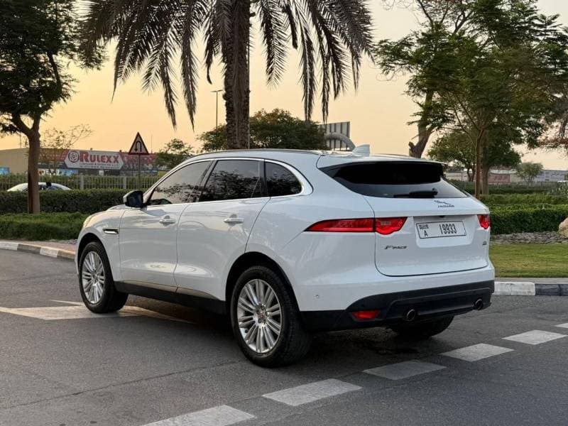 2017 Jaguar F-PACE thumbnail 5