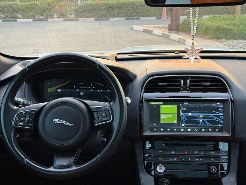 2017 Jaguar F-PACE thumbnail 8