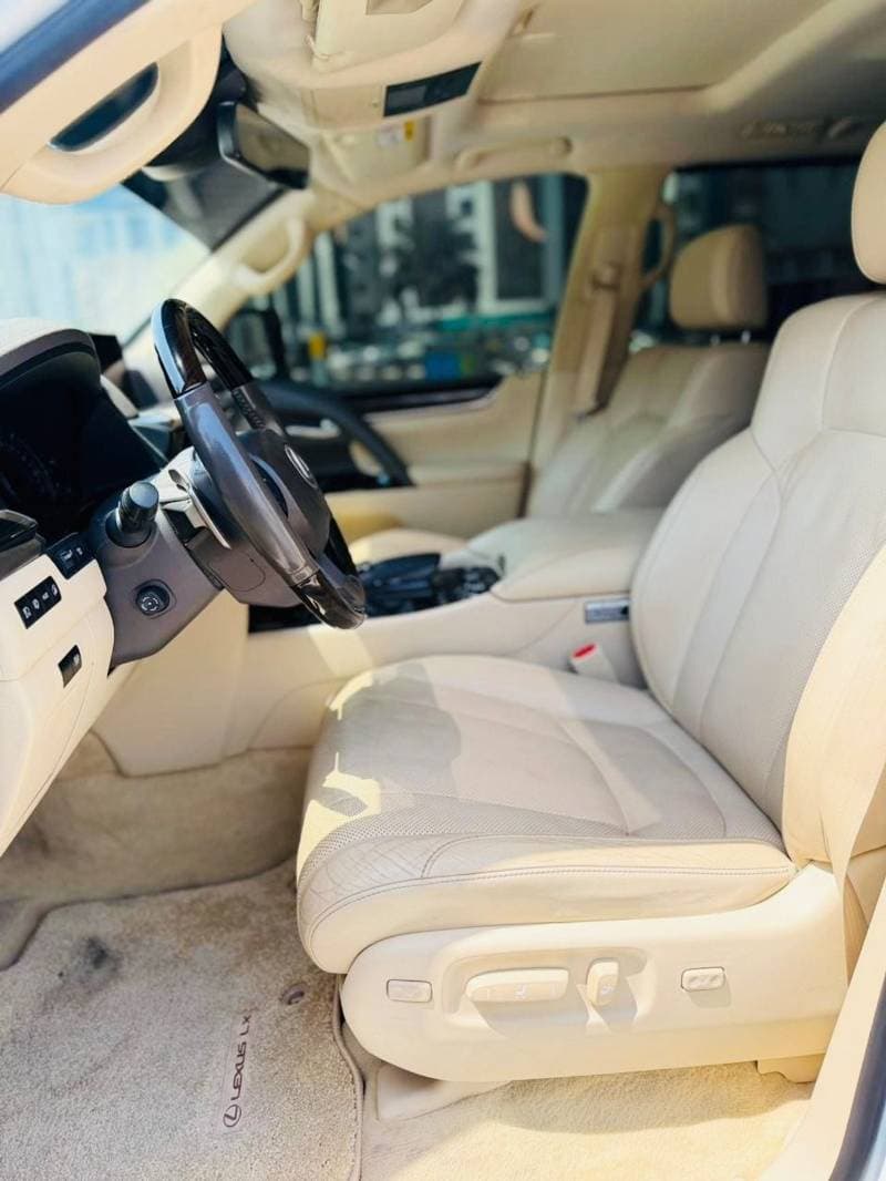2018 Lexus LX570 thumbnail 9