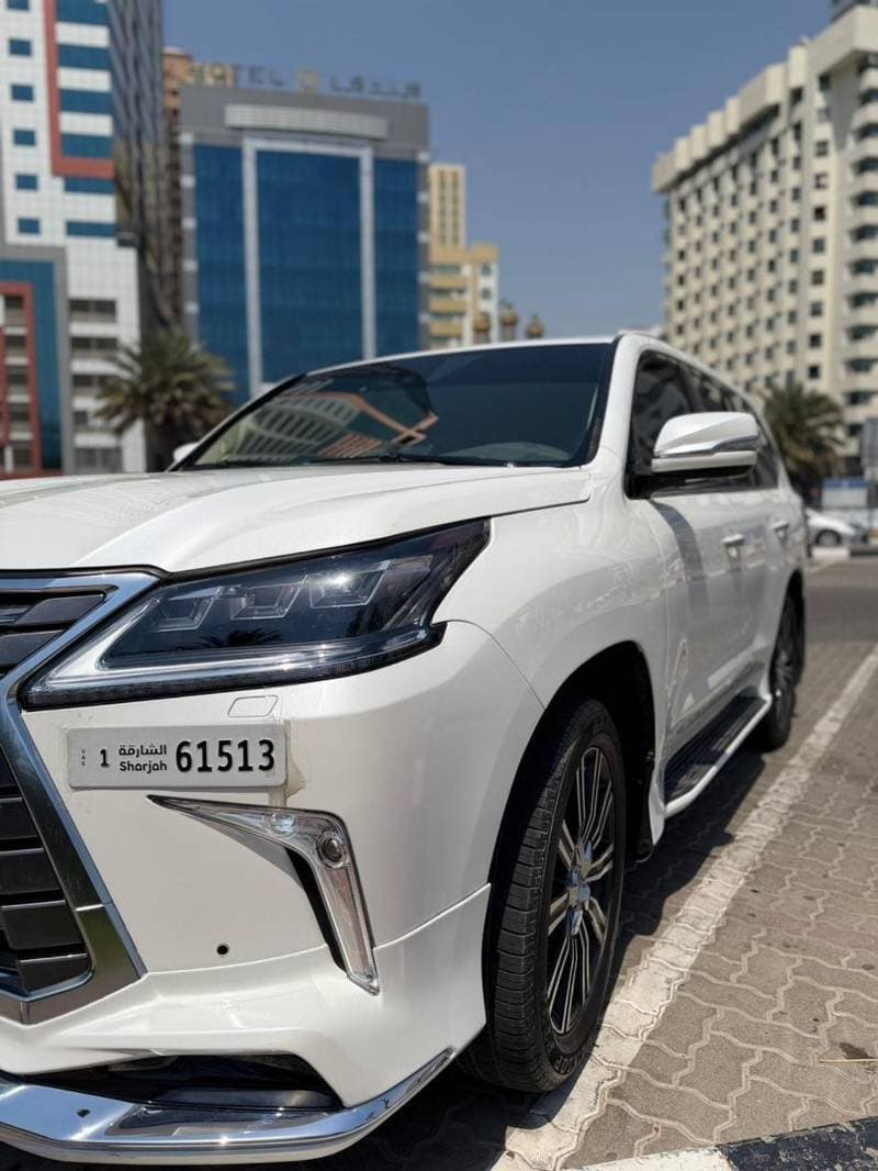 2018 Lexus LX570 thumbnail 3