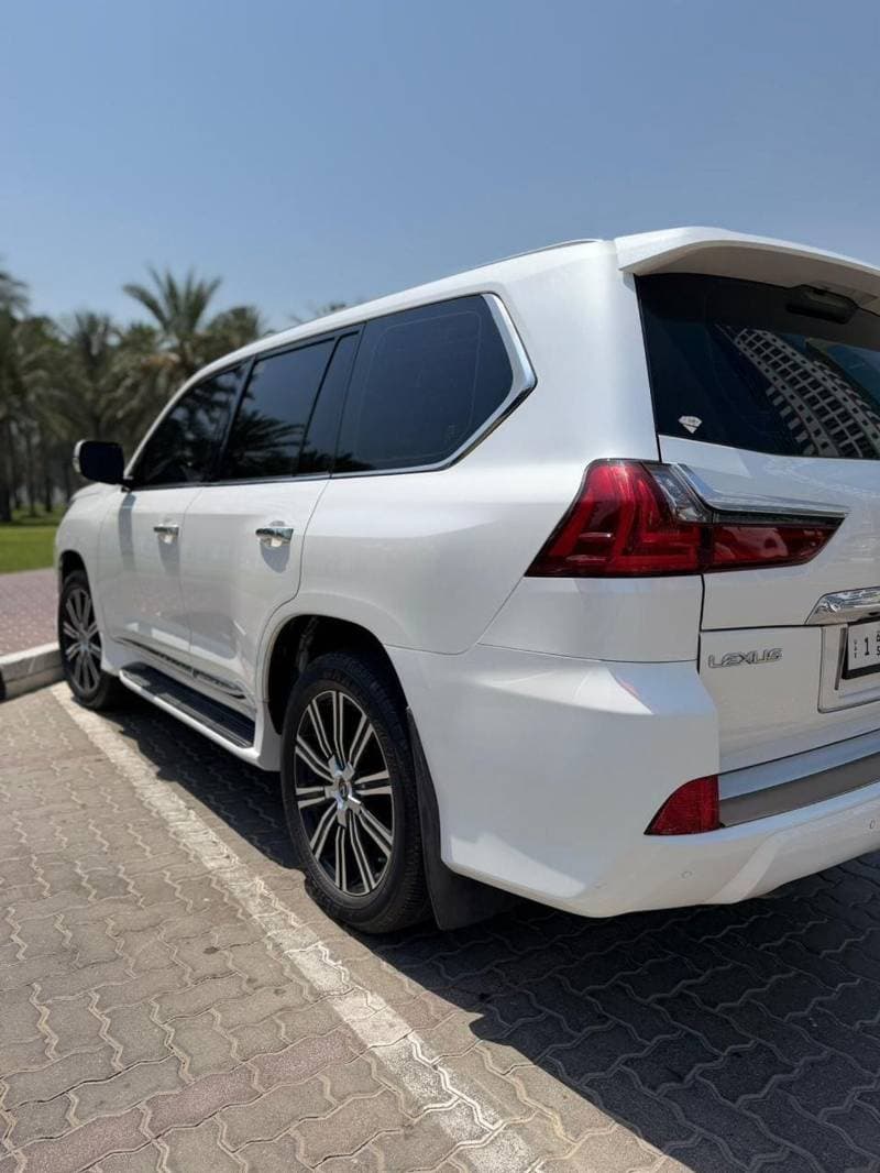2018 Lexus LX570 thumbnail 6