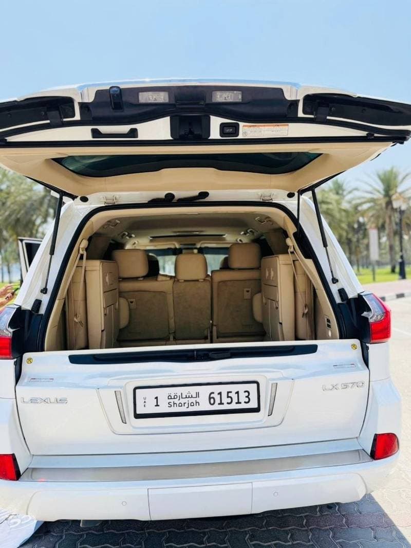 2018 Lexus LX570 thumbnail 4