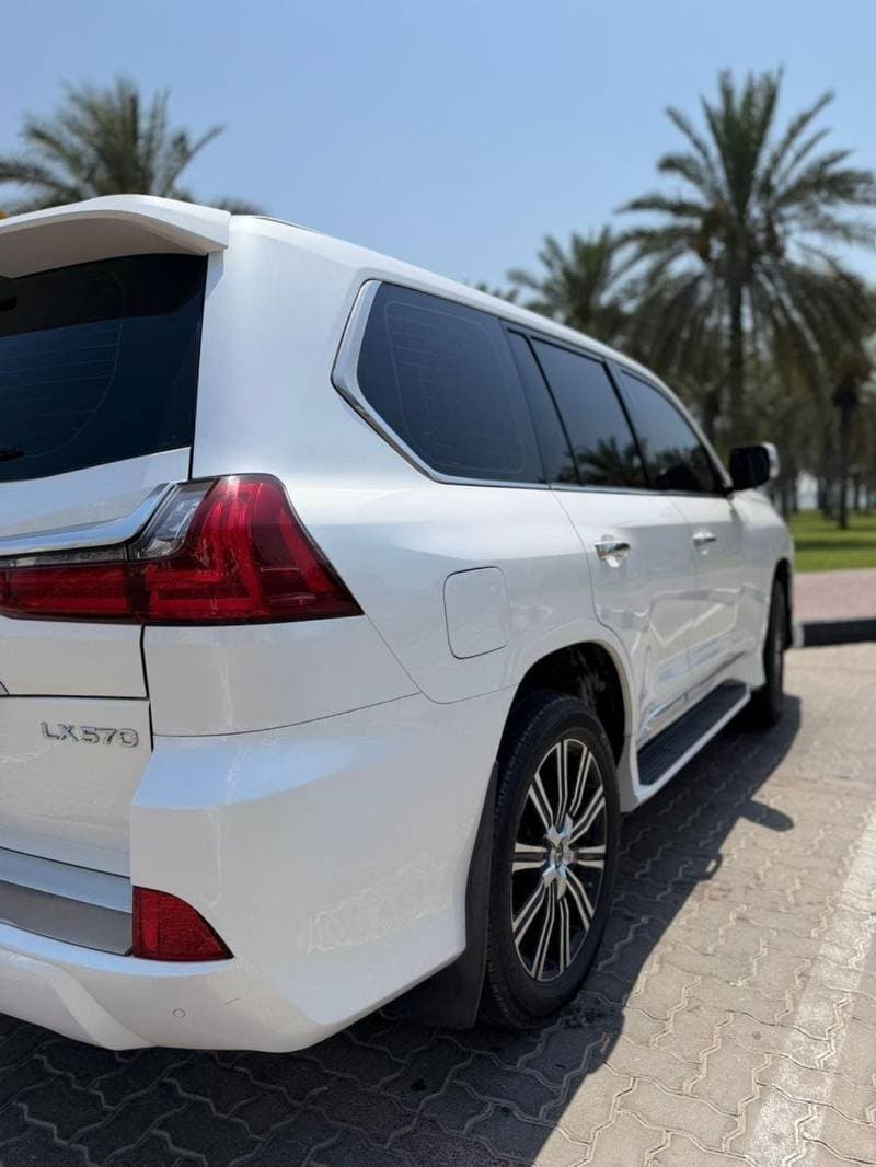 2018 Lexus LX570 thumbnail 5