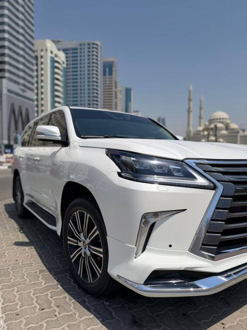 2018 Lexus LX570 thumbnail 2