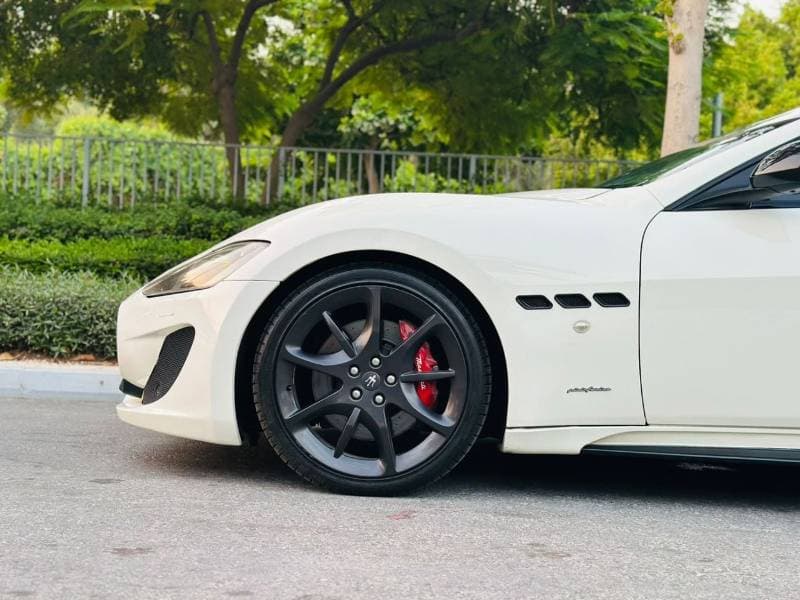 2014 Maserati Gran Turismo thumbnail 4