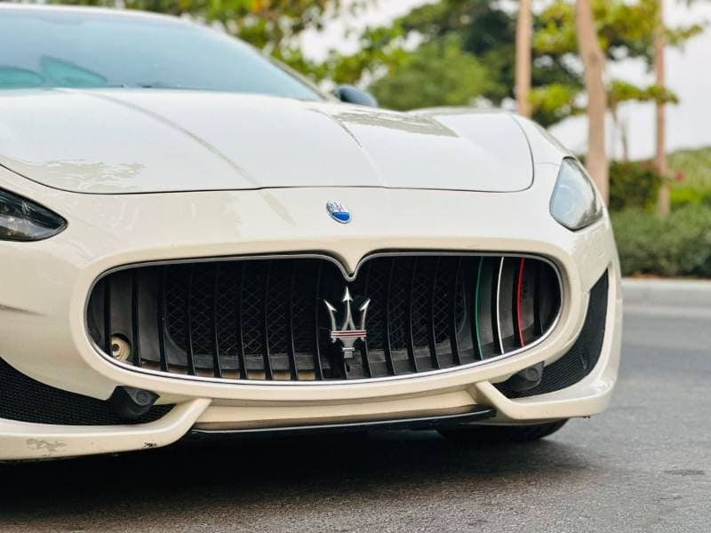 2014 Maserati Gran Turismo thumbnail 3