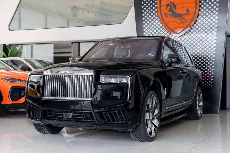 2025 Rolls Royce Cullinan thumbnail 3