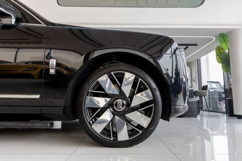 2025 Rolls Royce Cullinan thumbnail 8