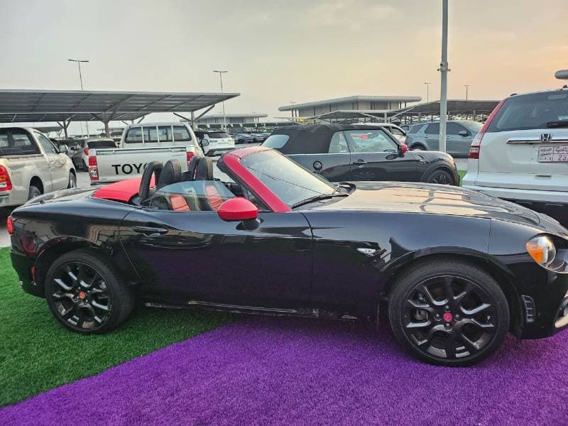2017 Fiat 124 Spider thumbnail 2