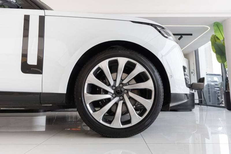 2026 Land Rover Range Rover thumbnail 8