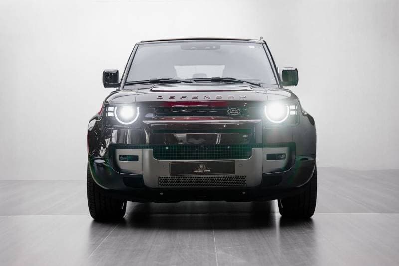 2026 Land Rover Defender 110 thumbnail 2