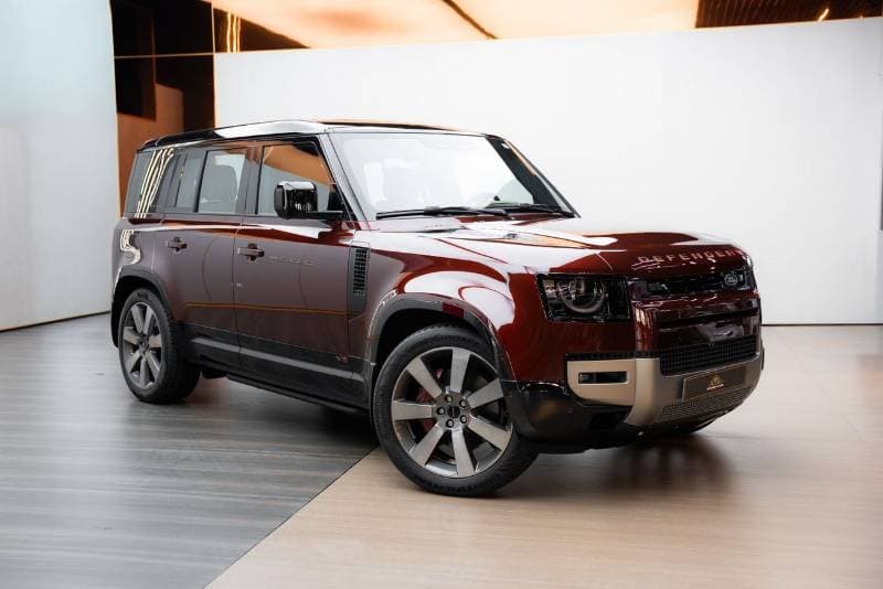 2026 Land Rover Defender 110 thumbnail 3