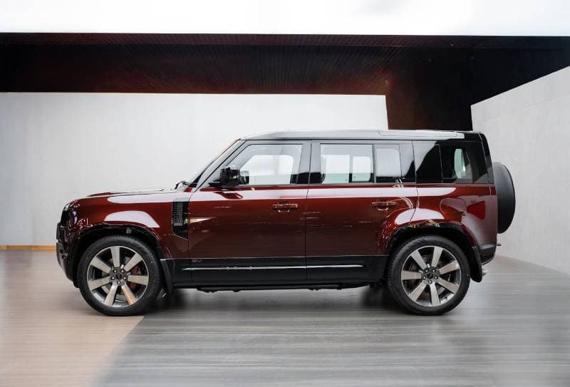 2026 Land Rover Defender 110 thumbnail 7
