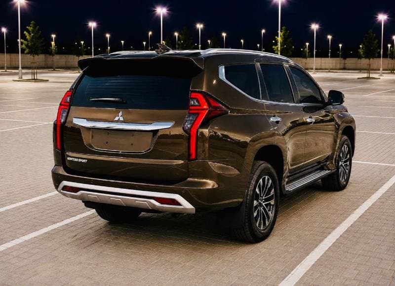 2021 Mitsubishi Montero Sport thumbnail 3