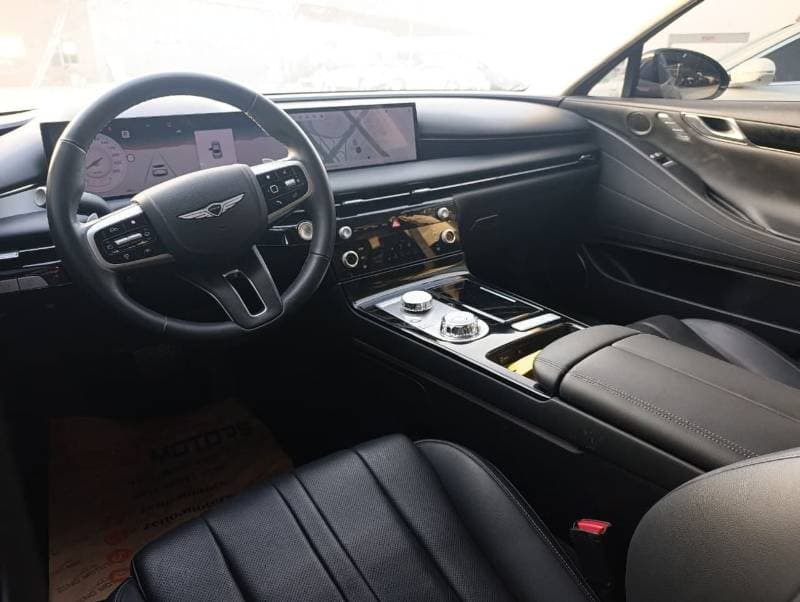 2025 Genesis G80 thumbnail 9