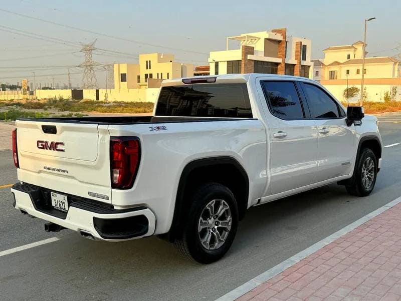 2024 GMC Sierra thumbnail 9